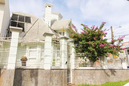 Casa à venda com 270m², 4 quartos e 2 vagasFachada