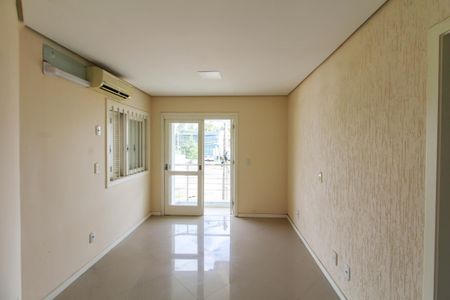 Casa à venda com 270m², 4 quartos e 2 vagasSuíte