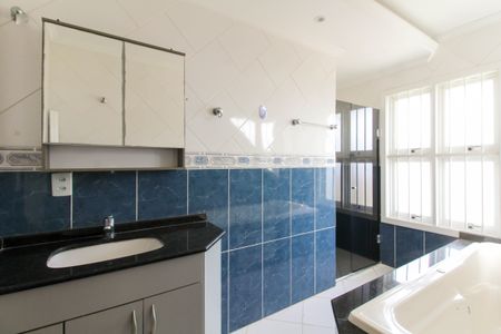 Casa à venda com 270m², 4 quartos e 2 vagasBanheiro da Suíte