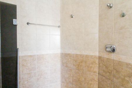 Casa à venda com 270m², 4 quartos e 2 vagasBanheiro 2