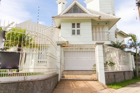 Casa à venda com 270m², 4 quartos e 2 vagasFachada