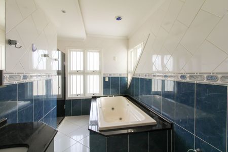 Casa à venda com 270m², 4 quartos e 2 vagasBanheiro da Suíte