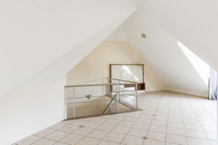 Casa à venda com 270m², 4 quartos e 2 vagasSótão