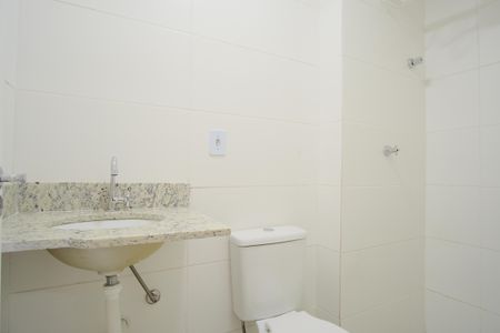 Banheiro de apartamento para alugar com 1 quarto, 38m² em Penha de França, São Paulo