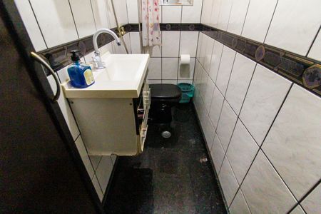 Casa à venda com 300m², 3 quartos e 2 vagasLavabo