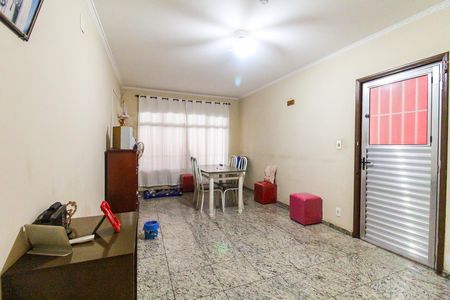 Casa à venda com 300m², 3 quartos e 2 vagasSala