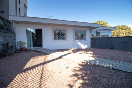 Casa para alugar com 120m², 2 quartos e 4 vagasFachada