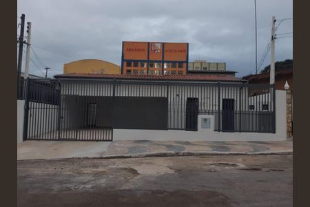 Casa à venda com 248m², 5 quartos e 4 vagas Casa à venda com 248m², 5 quartos e 4 vagasFoto 01
