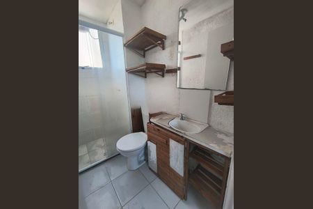Banheiro de apartamento para alugar com 2 quartos, 40m² em Hípica, Porto Alegre