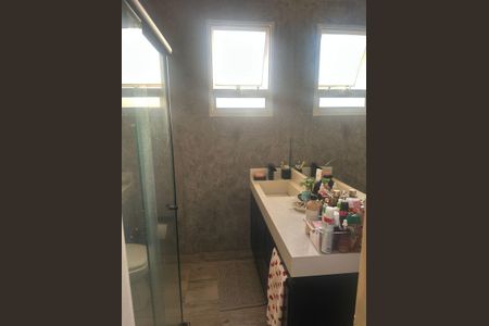 Banheiro de apartamento para alugar com 2 quartos, 45m² em Lagoinha, São Gonçalo