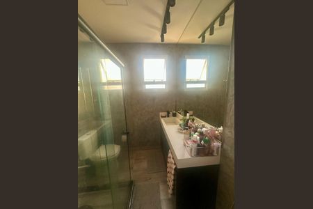 Banheiro de apartamento para alugar com 2 quartos, 45m² em Lagoinha, São Gonçalo