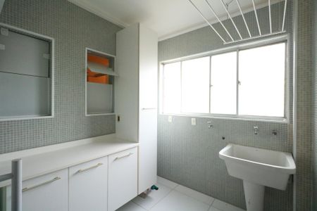 Apartamento à venda com 118m², 2 quartos e 1 vagaÁrea de Serviço