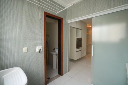 Apartamento à venda com 118m², 2 quartos e 1 vagaÁrea de Serviço
