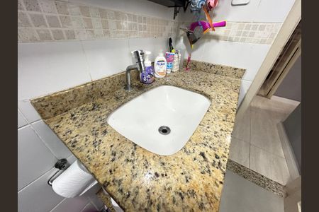 Casa de condomínio à venda com 70m², 2 quartos e sem vagaBanheiro