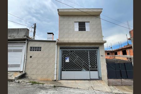 Fachada  de casa para alugar com 3 quartos, 122m² em Conjunto Habitacional Castro Alves, São Paulo