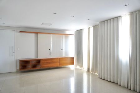 Apartamento para alugar com 76m², 3 quartos e 2 vagas