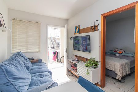 Sala de casa de condomínio à venda com 2 quartos, 43m² em Hípica, Porto Alegre