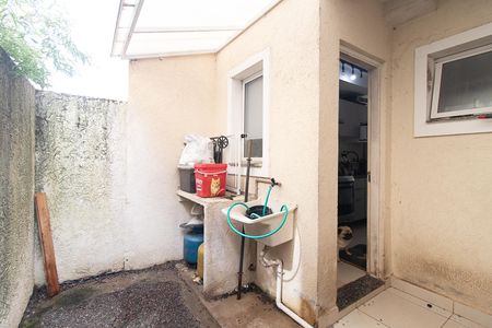 Casa de condomínio à venda com 43m², 2 quartos e 1 vagaQuintal