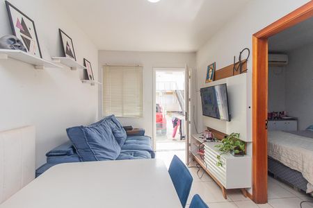 Sala de casa de condomínio à venda com 2 quartos, 43m² em Hípica, Porto Alegre