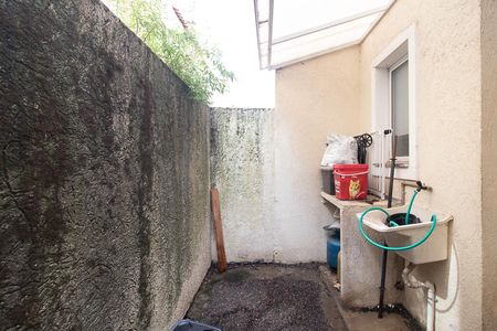 Casa de condomínio à venda com 43m², 2 quartos e 1 vagaQuintal