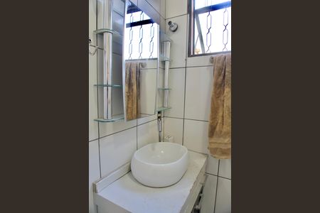 Banheiro de kitnet/studio para alugar com 1 quarto, 61m² em Palmeiras, Belo Horizonte