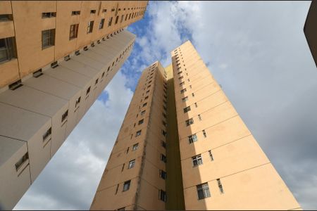 Apartamento para alugar com 63m², 3 quartos e 1 vaga Apartamento para alugar com 63m², 3 quartos e 1 vagaFachada