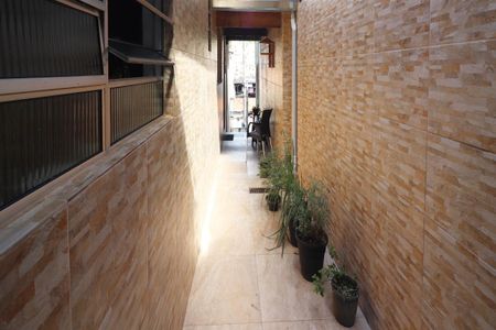 Casa à venda com 150m², 2 quartos e 2 vagasCorredor