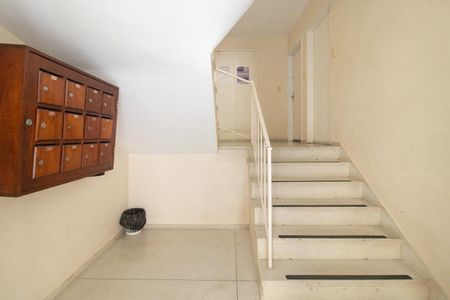 Apartamento à venda com 69m², 2 quartos e 1 vagaEscada