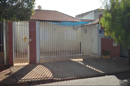 Casa para alugar com 78m², 2 quartos e 1 vagaFachada