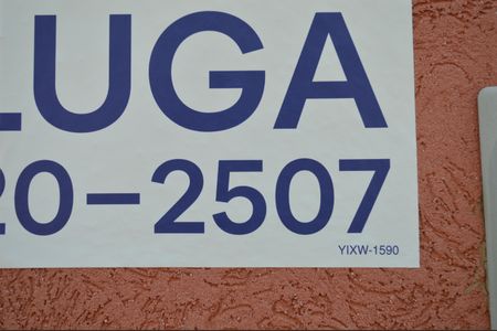 Casa para alugar com 78m², 2 quartos e 1 vagaPlaca instalada em 20/04 com o código YIXW-1590