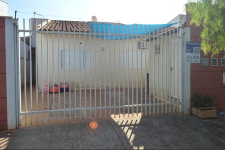 Casa para alugar com 78m², 2 quartos e 1 vagaPlaca instalada em 20/04 com o código YIXW-1590