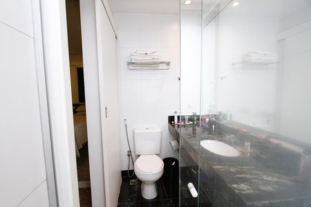 Banheiro de kitnet/studio à venda com 1 quarto, 29m² em Buritis, Belo Horizonte
