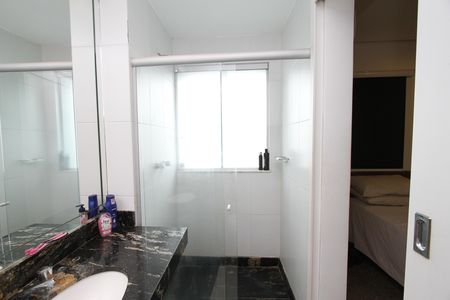 Banheiro de kitnet/studio à venda com 1 quarto, 29m² em Buritis, Belo Horizonte