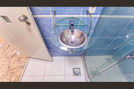 Apartamento à venda com 74m², 2 quartos e 1 vagaBanheiro Social