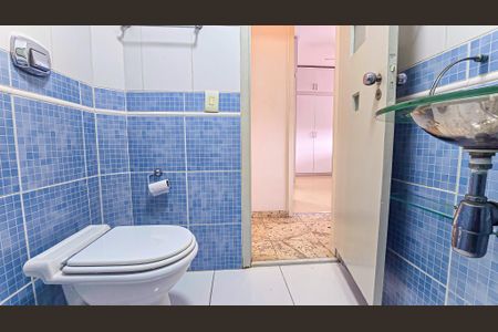 Apartamento à venda com 74m², 2 quartos e 1 vagaBanheiro Social