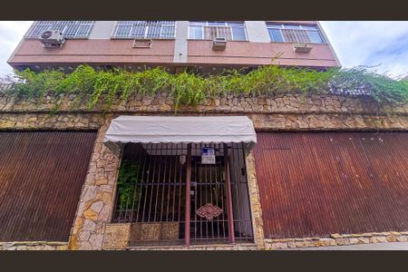 Apartamento à venda com 74m², 2 quartos e 1 vagaFachada do Prédio com placa