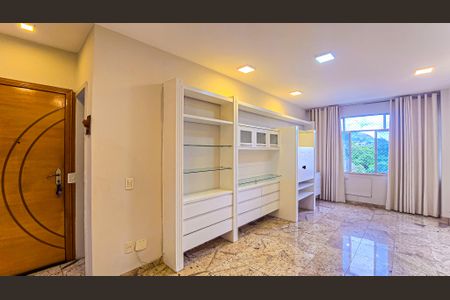 Apartamento à venda com 74m², 2 quartos e 1 vagaSala