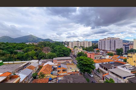 Apartamento à venda com 74m², 2 quartos e 1 vagaÁrea de Serviço vista 