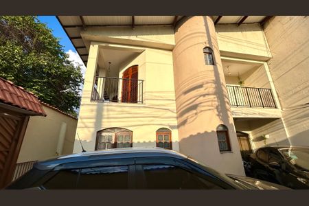 Casa à venda com 174m², 3 quartos e 4 vagas Casa à venda com 174m², 3 quartos e 4 vagasGaragem