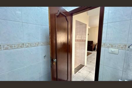 Casa à venda com 174m², 3 quartos e 4 vagas Casa à venda com 174m², 3 quartos e 4 vagasBanheiro 2