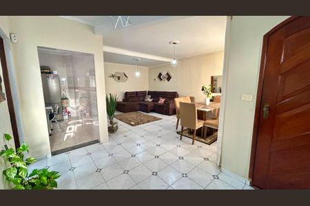 Casa à venda com 174m², 3 quartos e 4 vagas Casa à venda com 174m², 3 quartos e 4 vagasSala