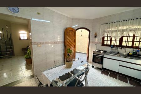 Casa à venda com 174m², 3 quartos e 4 vagas Casa à venda com 174m², 3 quartos e 4 vagasCozinha