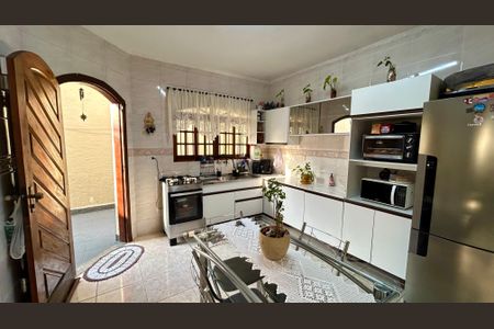 Casa à venda com 174m², 3 quartos e 4 vagas Casa à venda com 174m², 3 quartos e 4 vagasCozinha