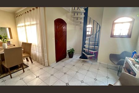 Casa à venda com 174m², 3 quartos e 4 vagas Casa à venda com 174m², 3 quartos e 4 vagasSala
