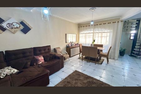 Casa à venda com 174m², 3 quartos e 4 vagas Casa à venda com 174m², 3 quartos e 4 vagasSala