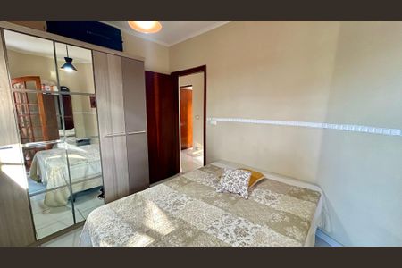 Casa à venda com 174m², 3 quartos e 4 vagas Casa à venda com 174m², 3 quartos e 4 vagasQuarto 2