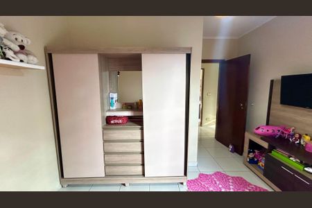 Casa à venda com 174m², 3 quartos e 4 vagas Casa à venda com 174m², 3 quartos e 4 vagasQuarto 1
