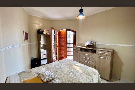 Casa à venda com 174m², 3 quartos e 4 vagas Casa à venda com 174m², 3 quartos e 4 vagasQuarto 2