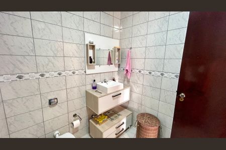 Casa à venda com 174m², 3 quartos e 4 vagas Casa à venda com 174m², 3 quartos e 4 vagasBanheiro da Suíte