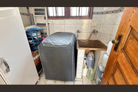 Casa à venda com 174m², 3 quartos e 4 vagas Casa à venda com 174m², 3 quartos e 4 vagasÁrea de Serviço